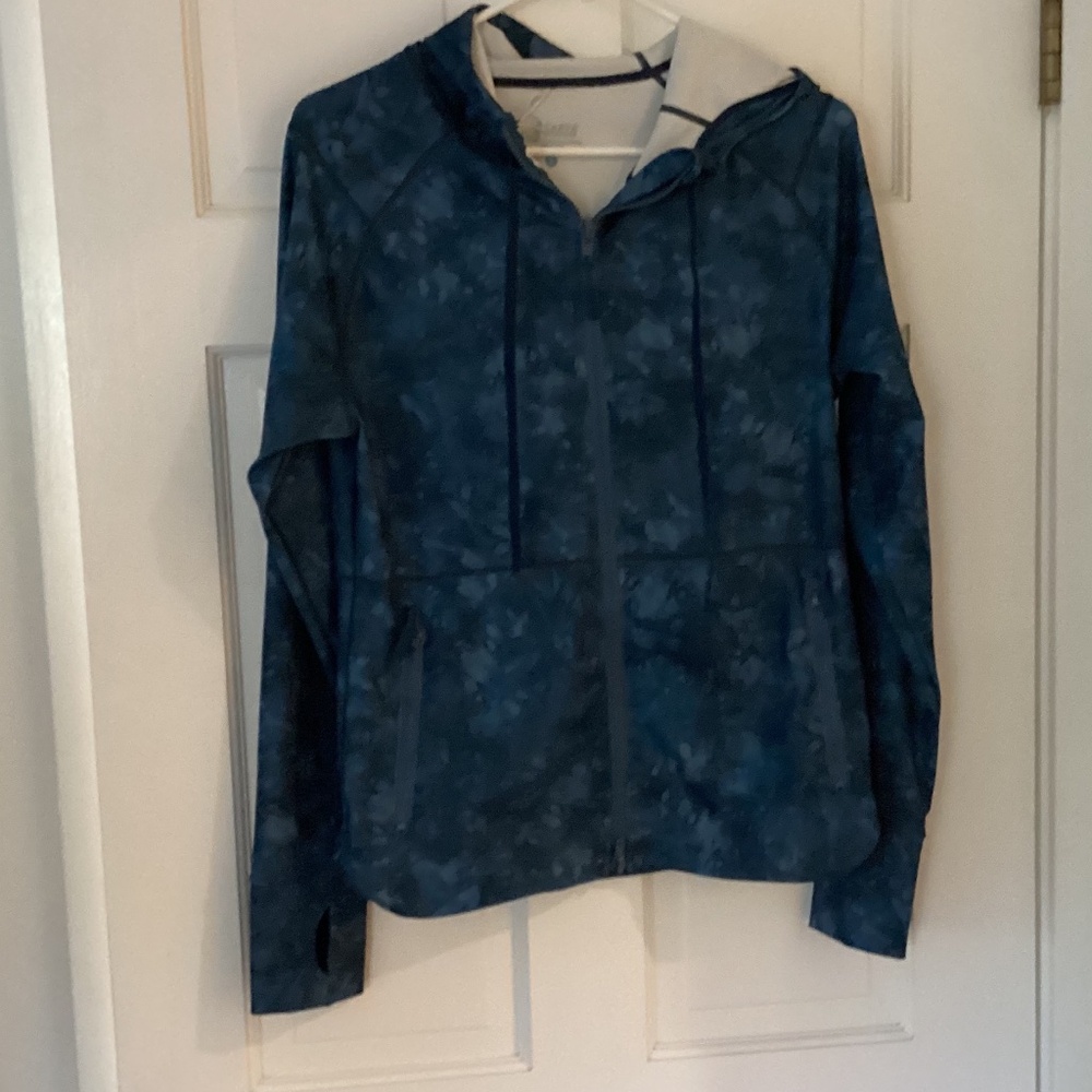 Carve Designs Athletic Zipper Long sleeve top with hood